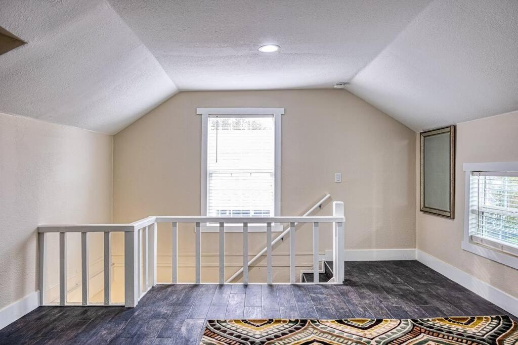 Holiday home 4br Victorian Walk To Uc Davis & Shriner Med Cen Sacramento